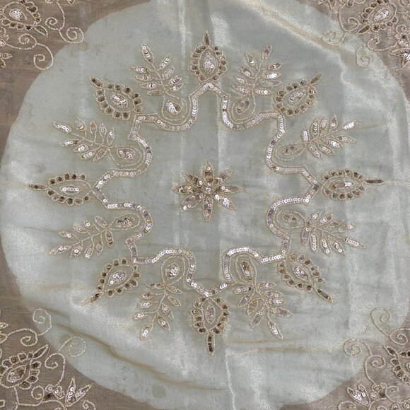 Gold Colored Table Runner / Overlay (Flowers & Cherub Vase Not Included) - Picture 4 of 8